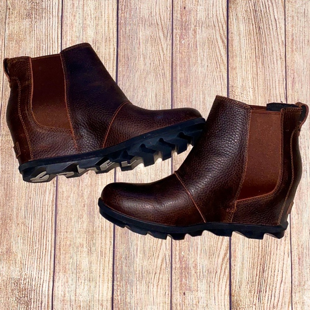 Joan of Arctic wedge ii Chelsea